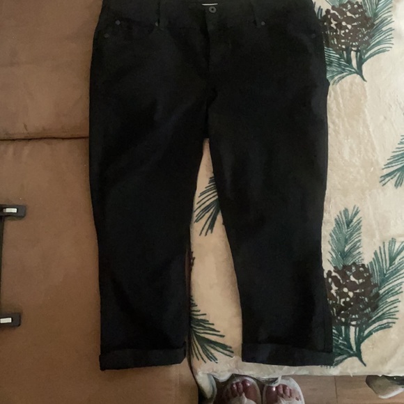 NWT Torrid black jegging rolled cuff crops. - Picture 9 of 12